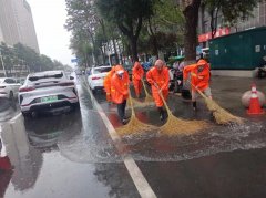 党建引领 | “情系环卫工 酷暑送清凉”